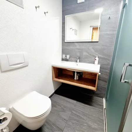 Adonis Apartment *