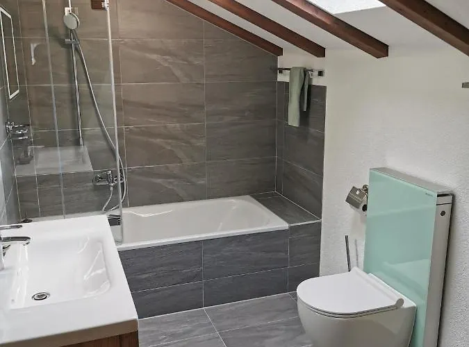 Adonis ザース・グルント